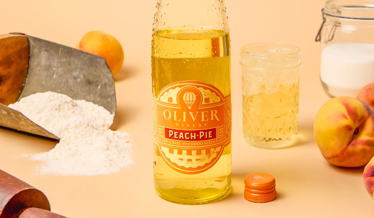 Oliver Winery Peach Pie Wine with Fresh Peaches and Pies